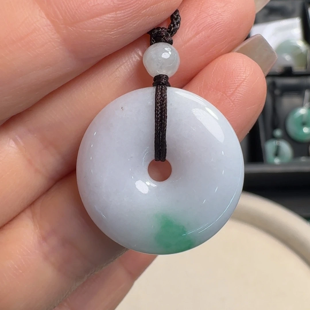 翡翠未镶嵌颈饰平安扣