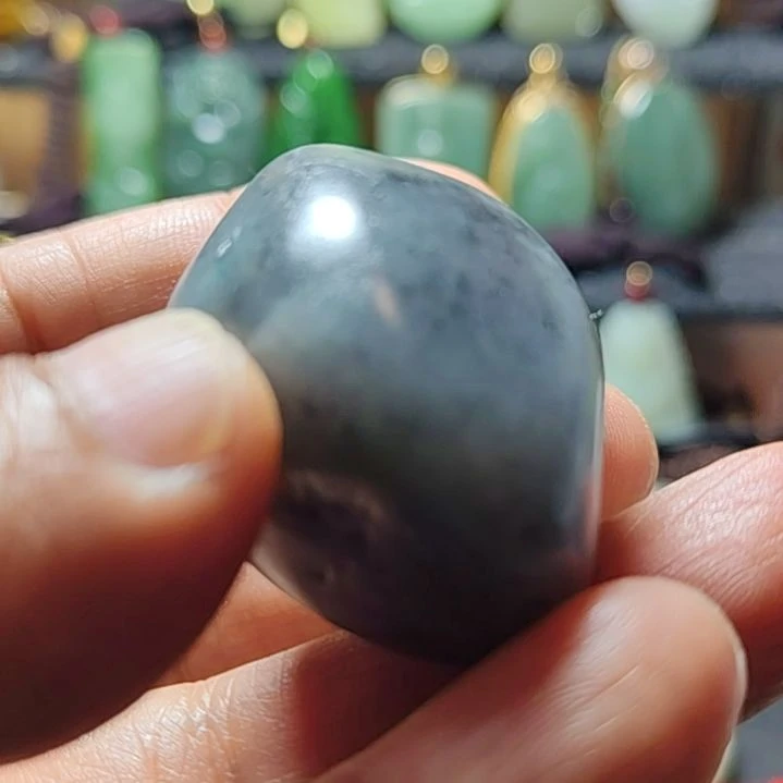 和田玉未镶嵌把件