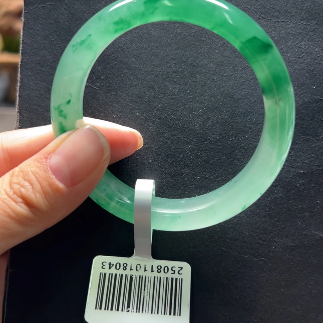 未镶嵌手镯石英质玉（非洲翠）