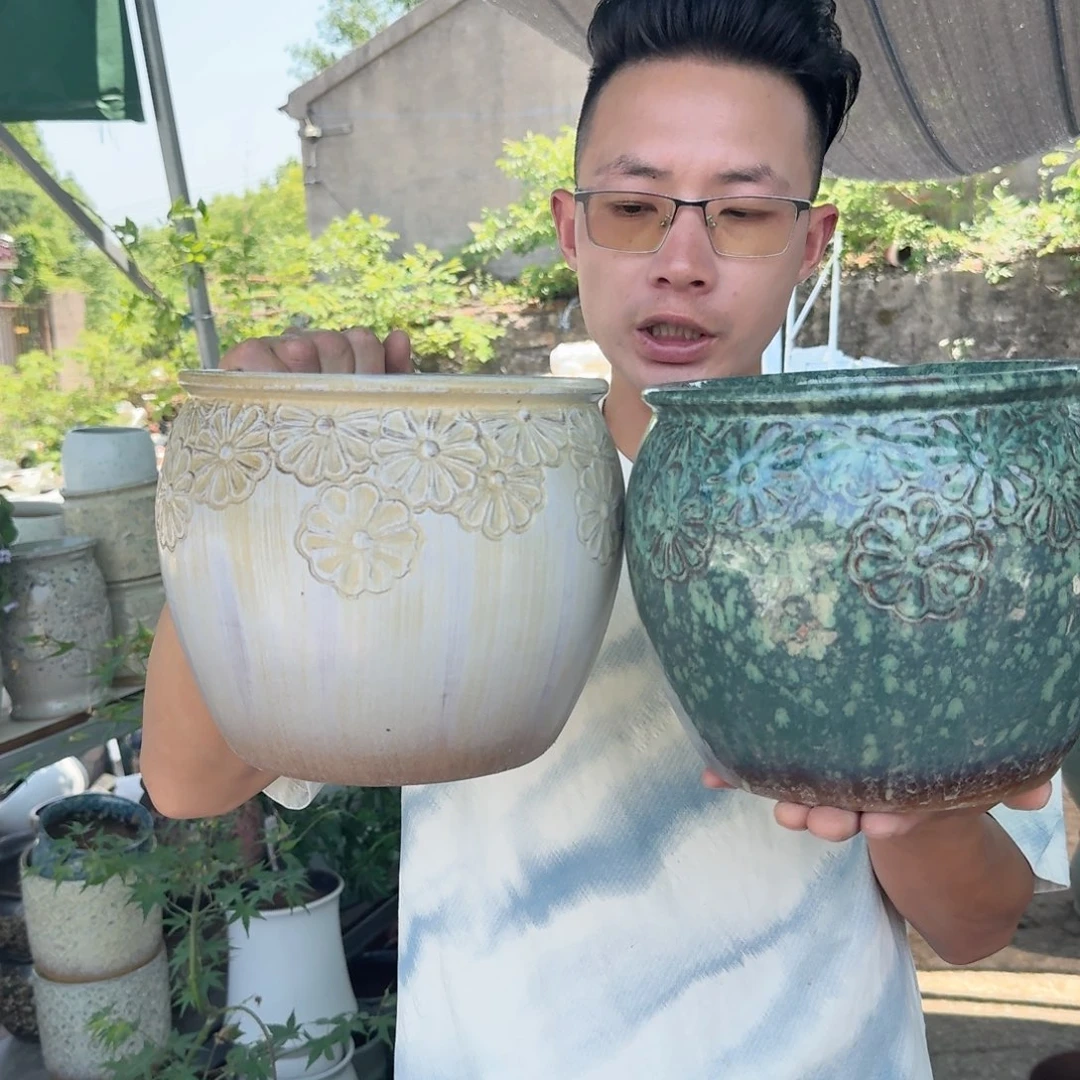 紫砂花盆口20高18（两个雏菊