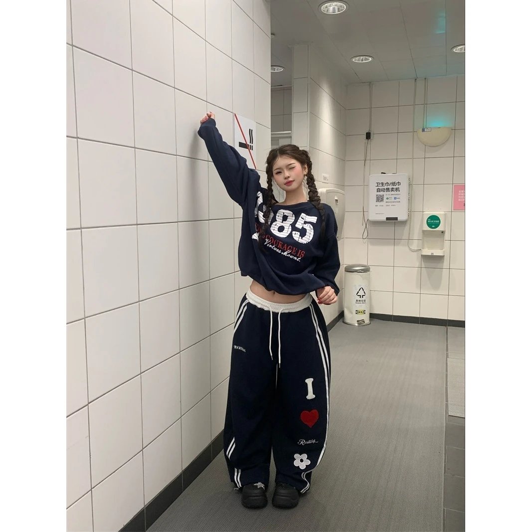 2025美式复古斜肩设计感字母印花短款卫衣女辣妹炸街休闲百搭上衣