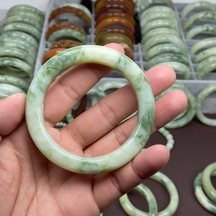 蛇纹石玉手镯未镶嵌霞**彩