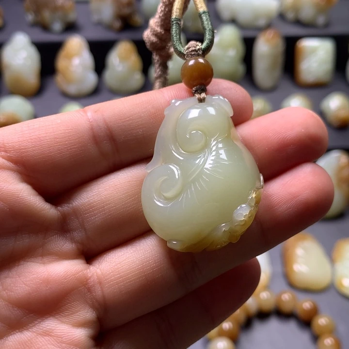 颈饰未镶嵌和田玉