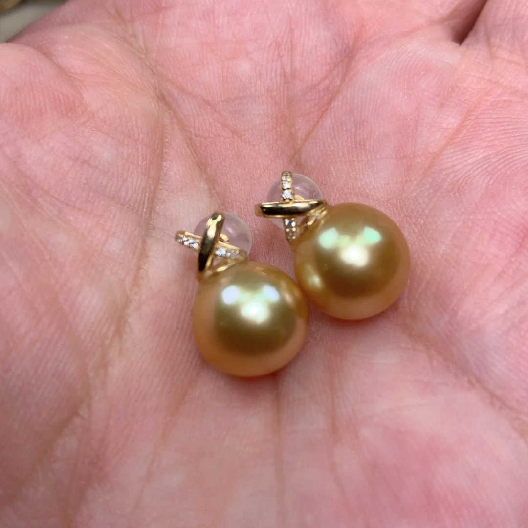 18K金镶嵌海水珍珠耳饰