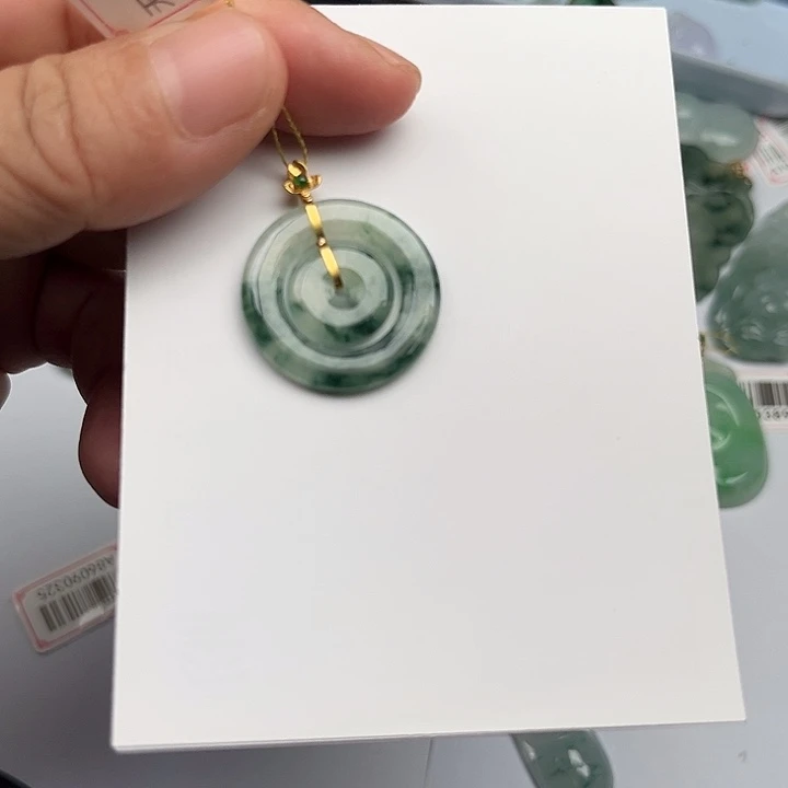 颈饰未镶嵌翡翠挂件