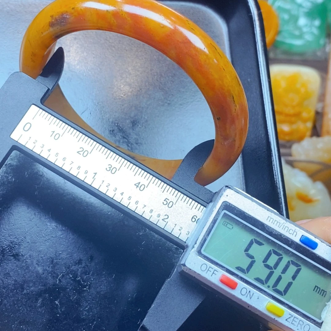 石英质玉（黄龙玉）未镶嵌颈饰