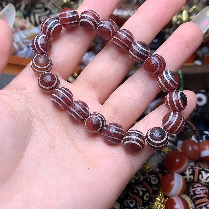 未镶嵌发一个玛瑙/玉髓