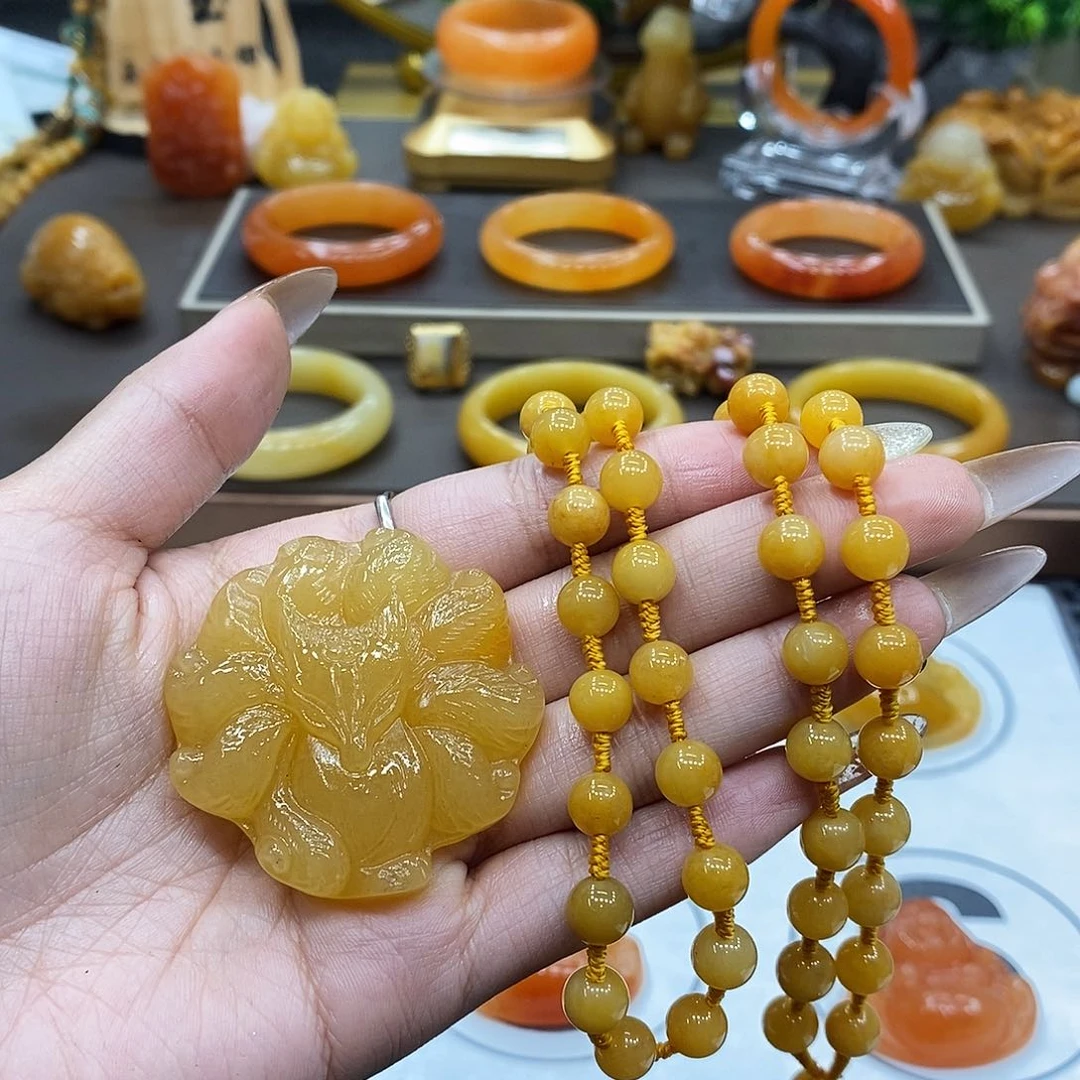 颈饰未镶嵌石英质玉