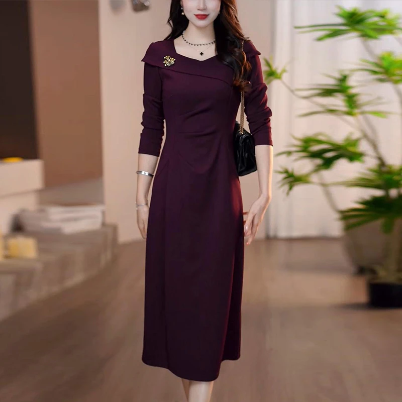 2025秋季新款绛紫色斜交领精致气质优雅大气收腰显瘦连衣裙