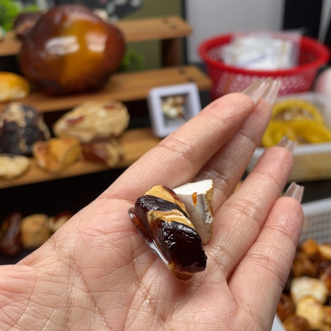 木***️定制琥珀天然蜜蜡
