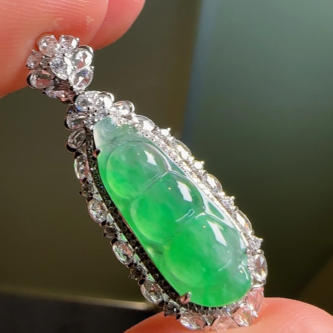 翡翠18K金镶嵌颈饰天然翡翠