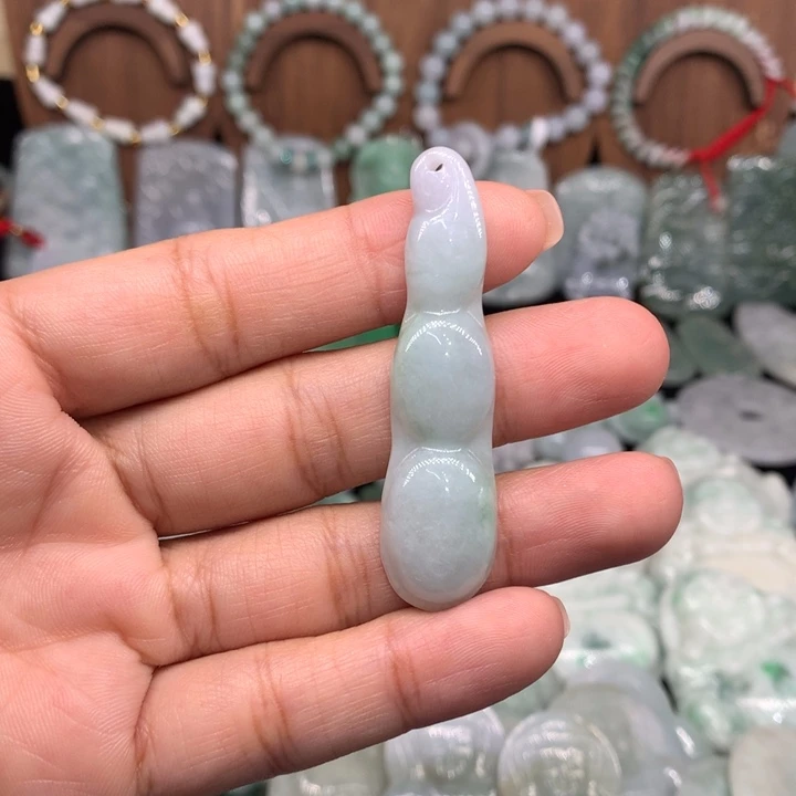 颈饰未镶嵌翡翠微瑕