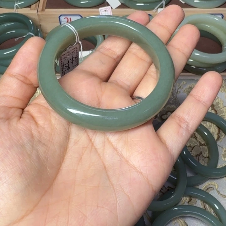 卡***蓝未镶嵌手镯和田玉