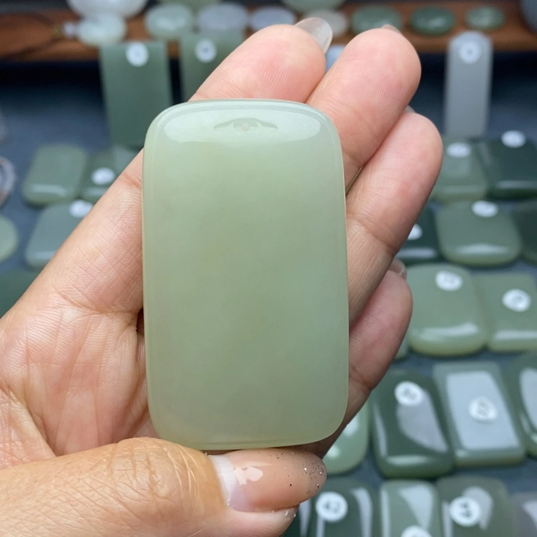 和田玉颈饰未镶嵌松**砖