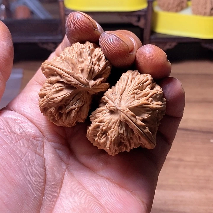 文玩核桃吊坠合并65尺，全品白狮子半壁
