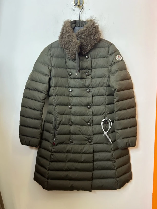 95新 MONCLER 蒙口moncler军绿色毛领羽绒服95新