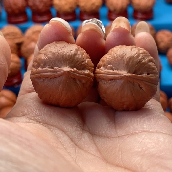 文玩核桃把件小龙珠