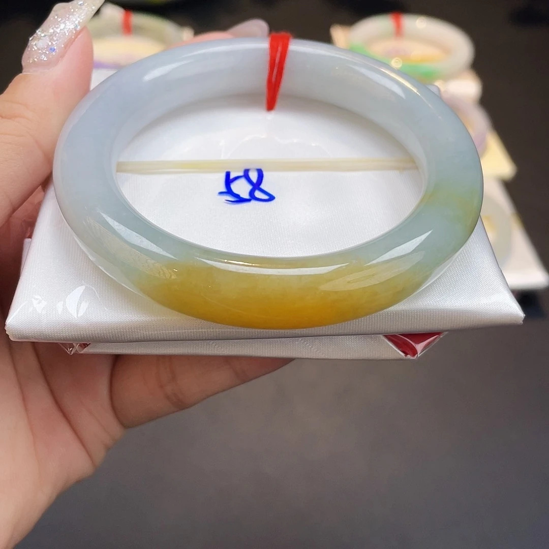 翡翠手镯未镶嵌黄翡胖圆条