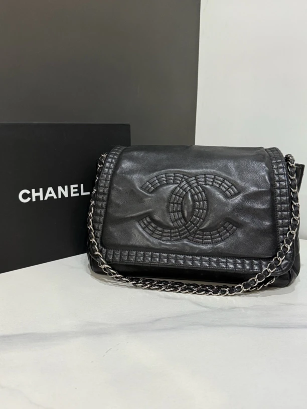 95新 Chanel/香奈儿 黑银浮雕南瓜包16开29cm/0135050909
