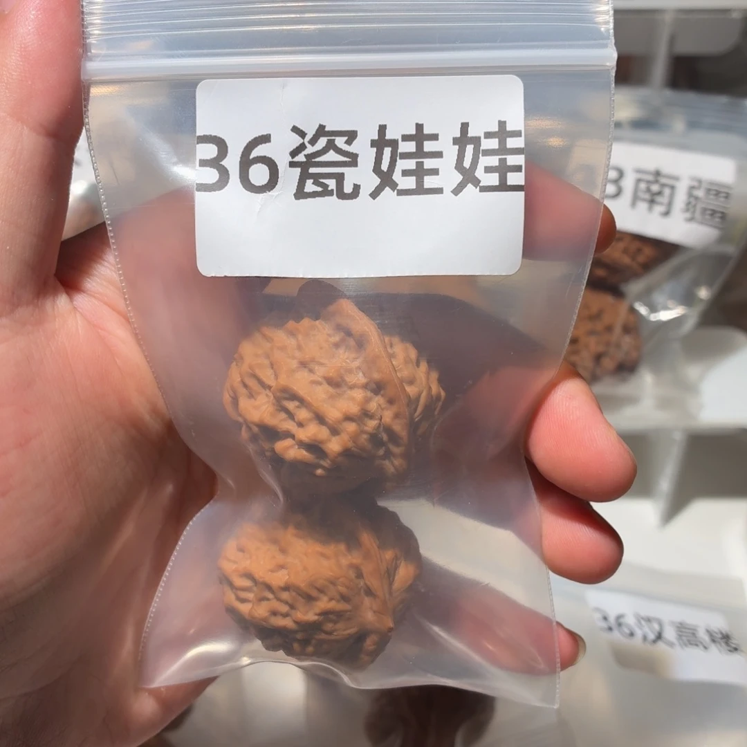 文玩核桃把件瓷娃娃36