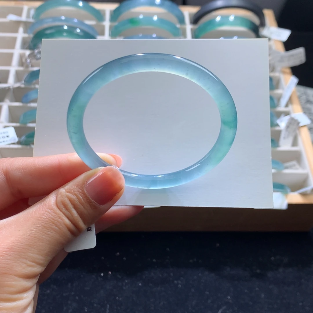 翡翠未镶嵌手镯冰蓝绿