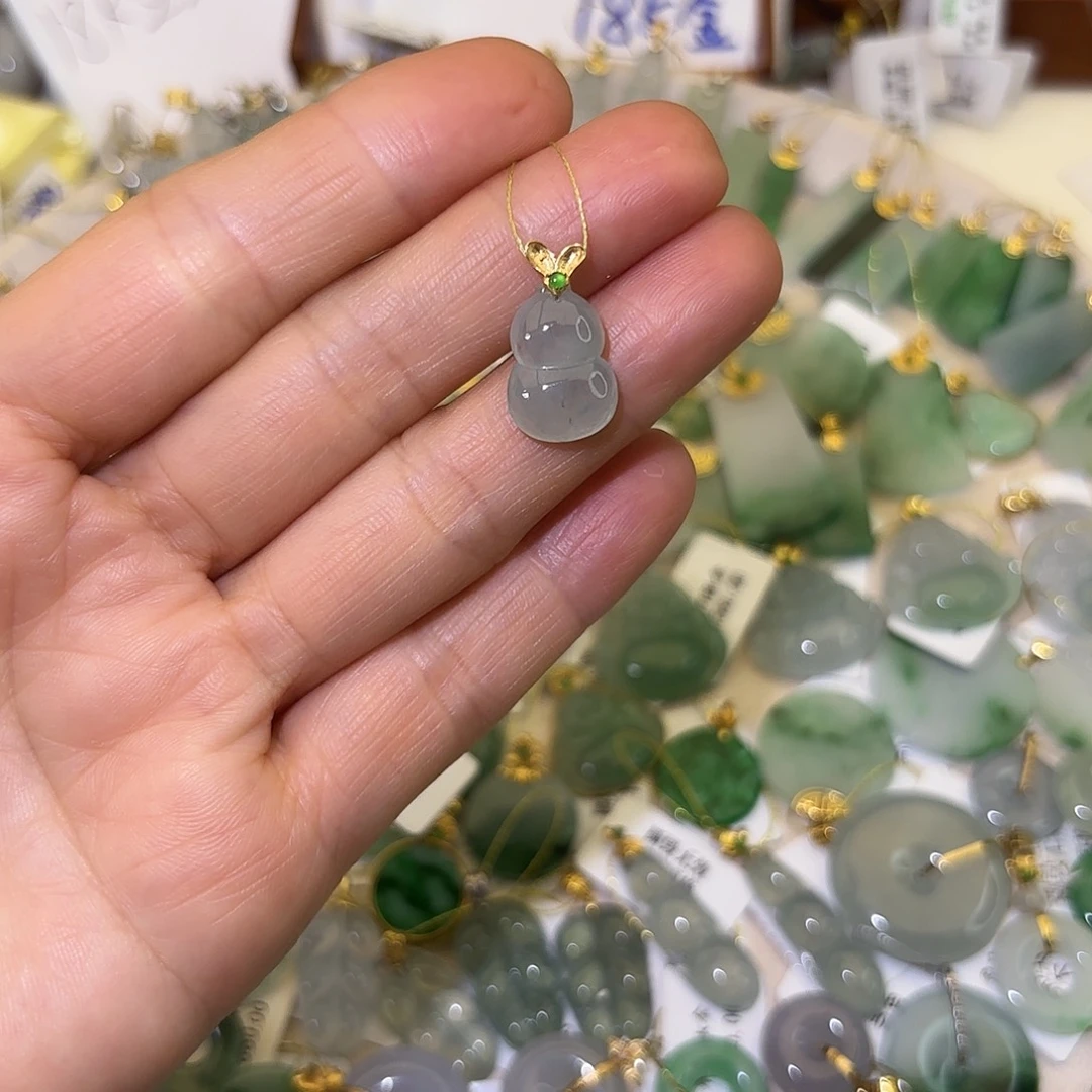 翡翠18K金镶嵌颈饰翡翠葫芦