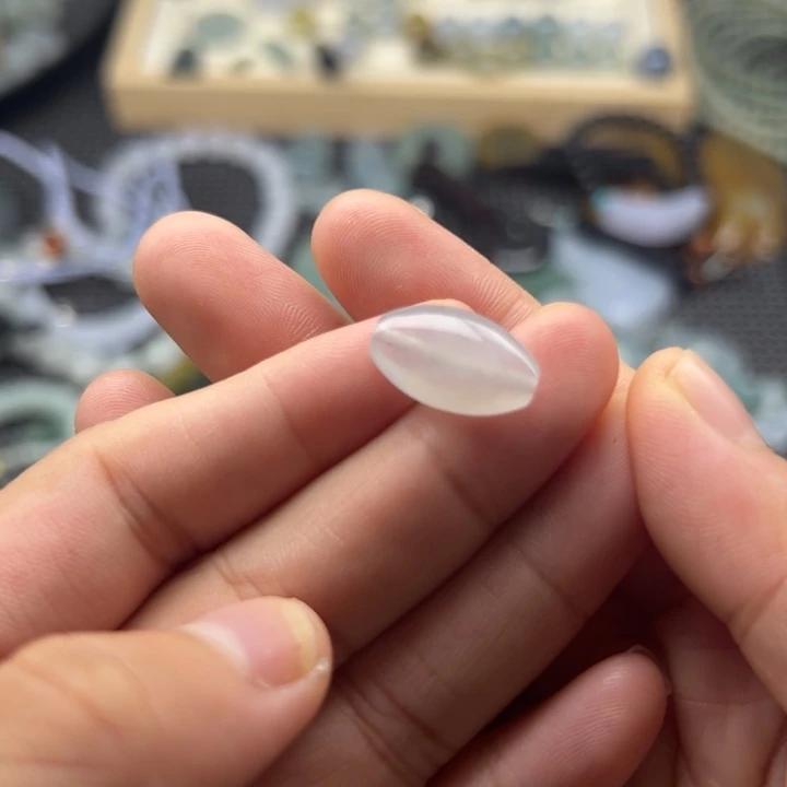 翡翠未镶嵌颈饰珠子