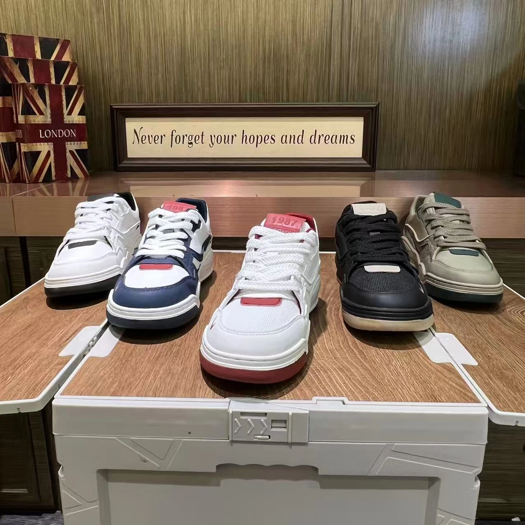 2025秋季新款低帮轻便软底爆款男款板鞋时尚潮流舒适百搭休闲鞋男