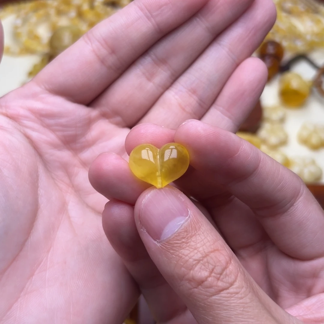 琥珀未镶嵌裸石06