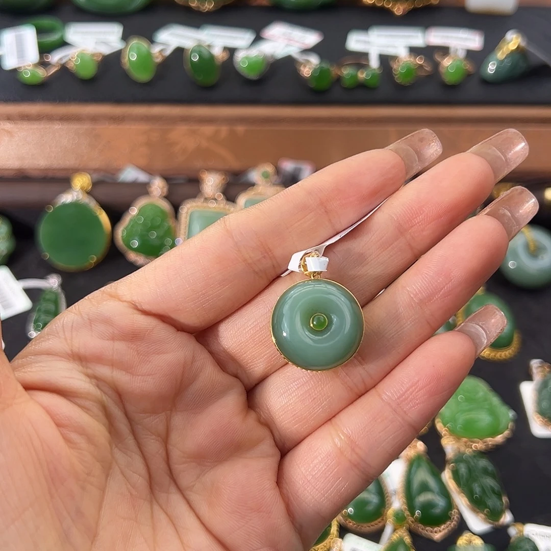 和田玉（碧玉）18K金镶嵌颈饰