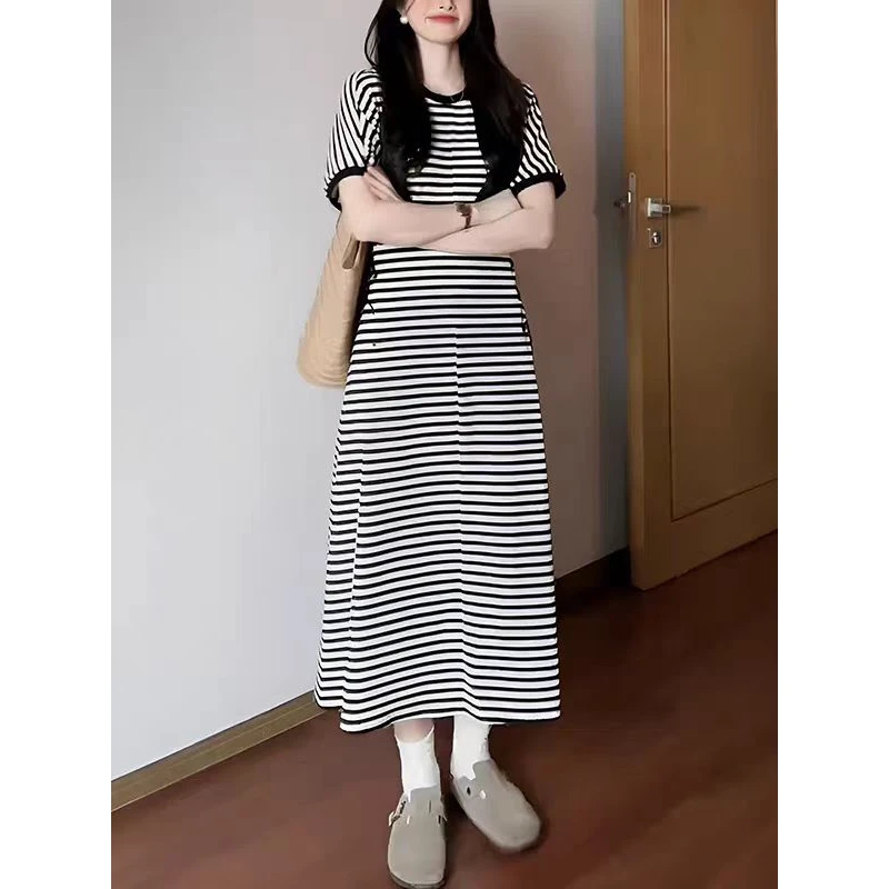 2025夏季新款休闲条纹连衣裙女高级感宽松简约中长裙圆领T恤裙子