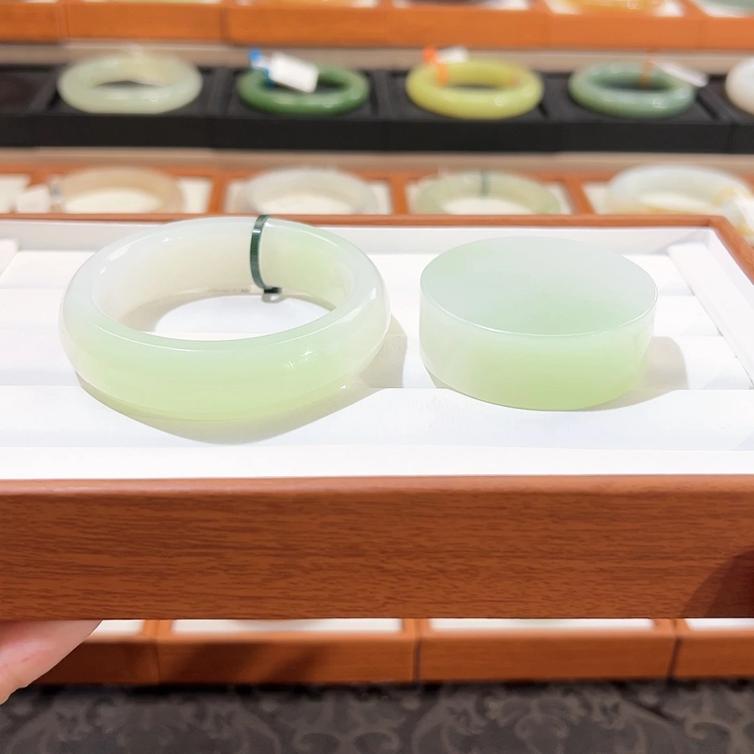和田玉手镯未镶嵌  【白翠、宽版】高品