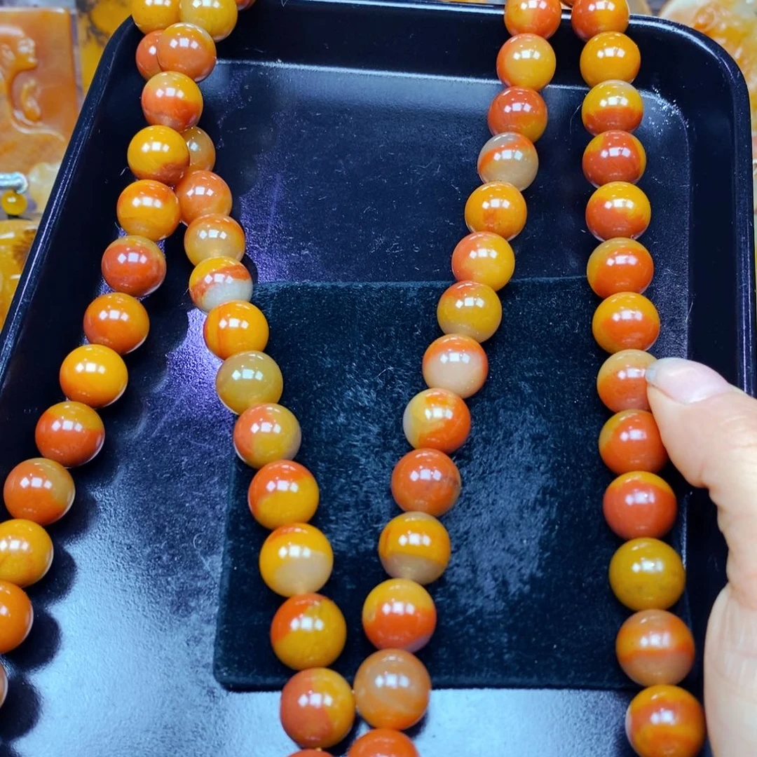 未镶嵌石英质玉（黄龙玉）颈饰