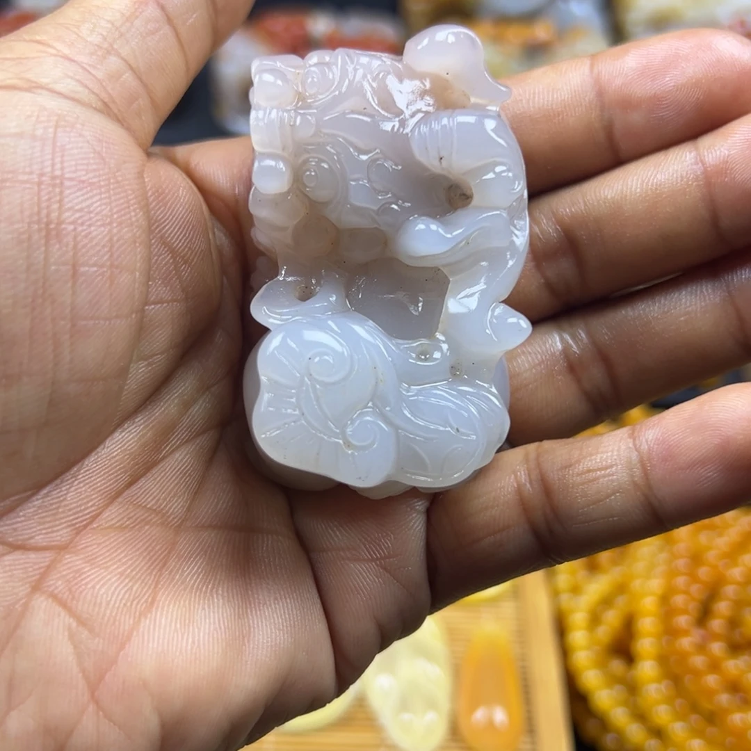未镶嵌石英质玉（黄龙玉）手把件