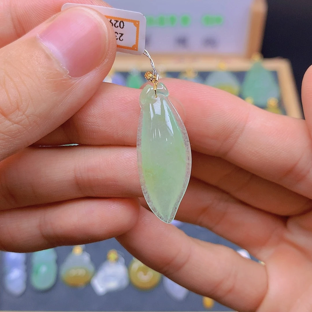 翡翠18K金镶嵌颈饰翡翠