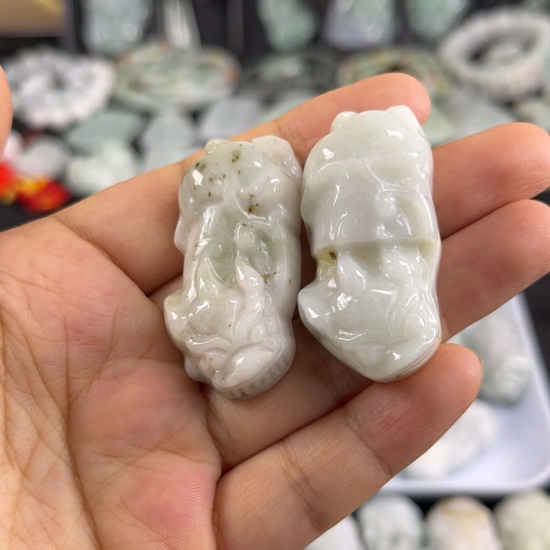 翡翠未镶嵌吊坠(不含链)瑕疵貔貅
