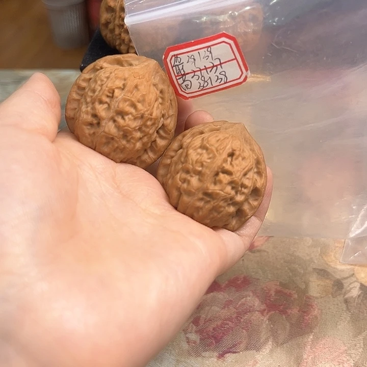 文玩核桃把件A****人非嫁接将军帽