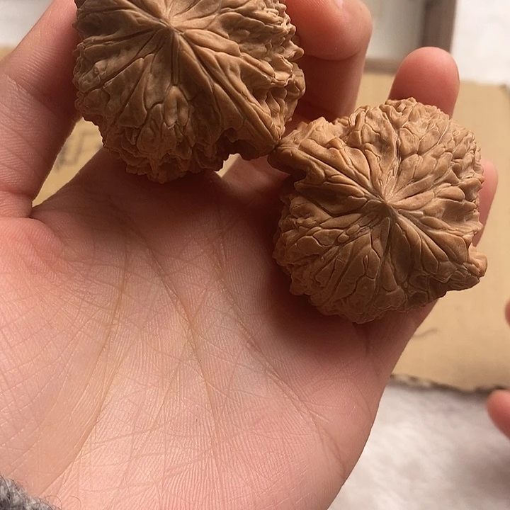 文玩核桃吊坠盘**行暴雪