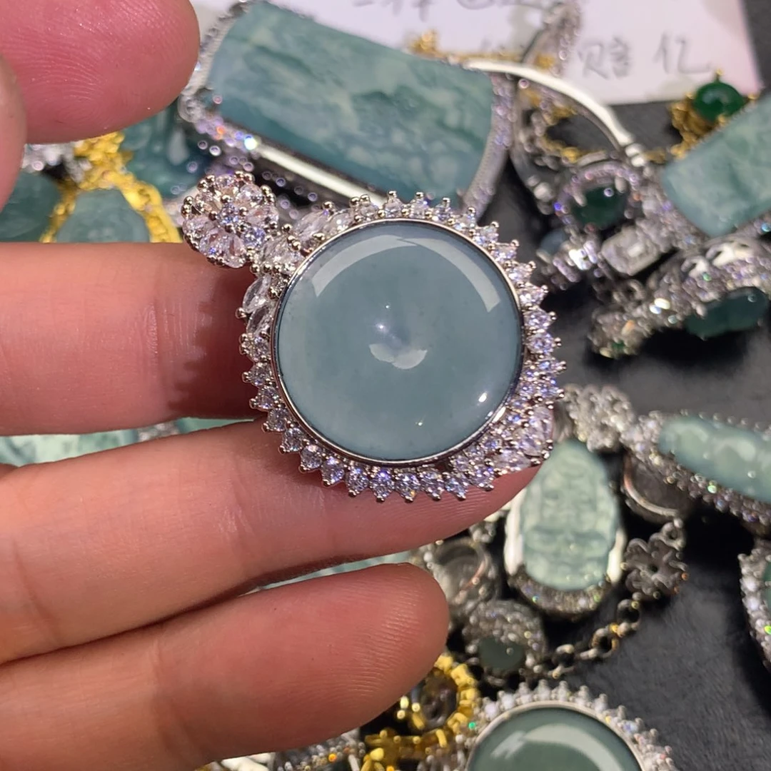 翡翠颈饰未镶嵌平安扣