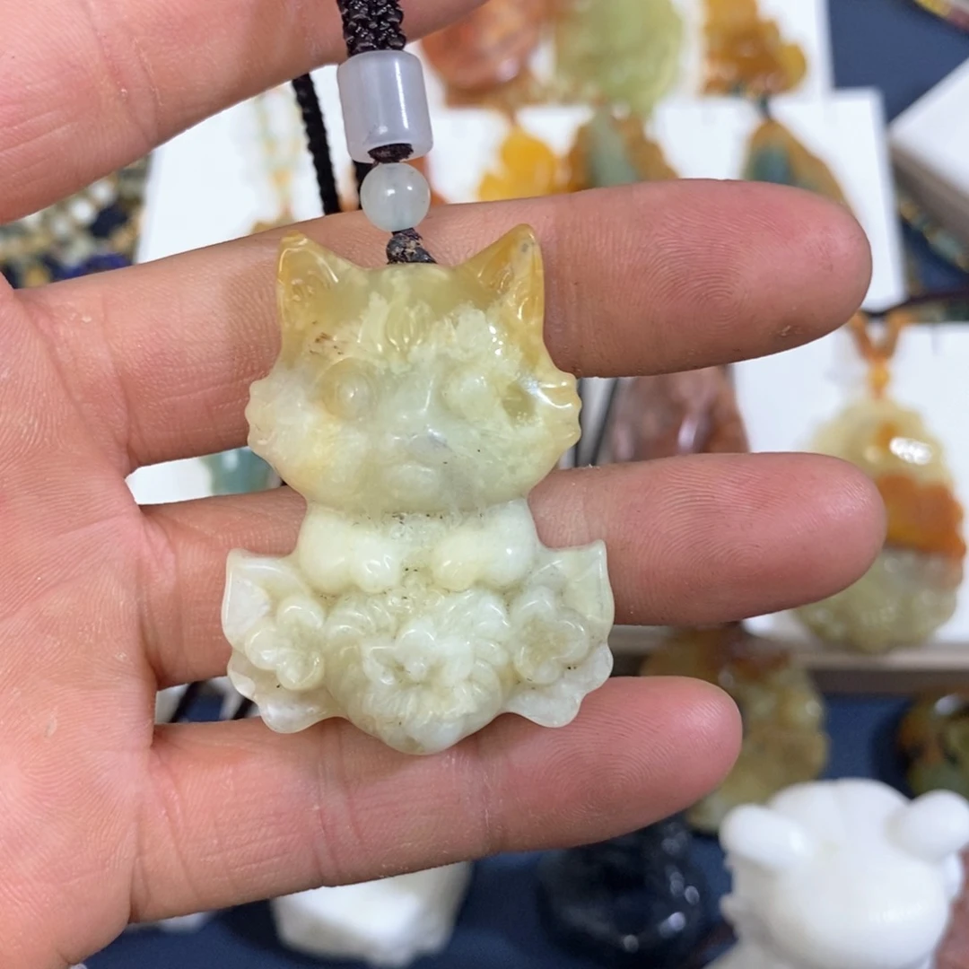 蛇纹石玉颈饰未镶嵌