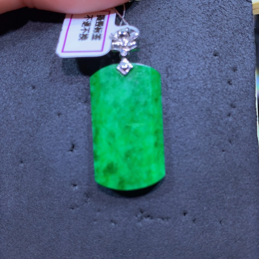 翡翠18K金镶嵌颈饰翡翠