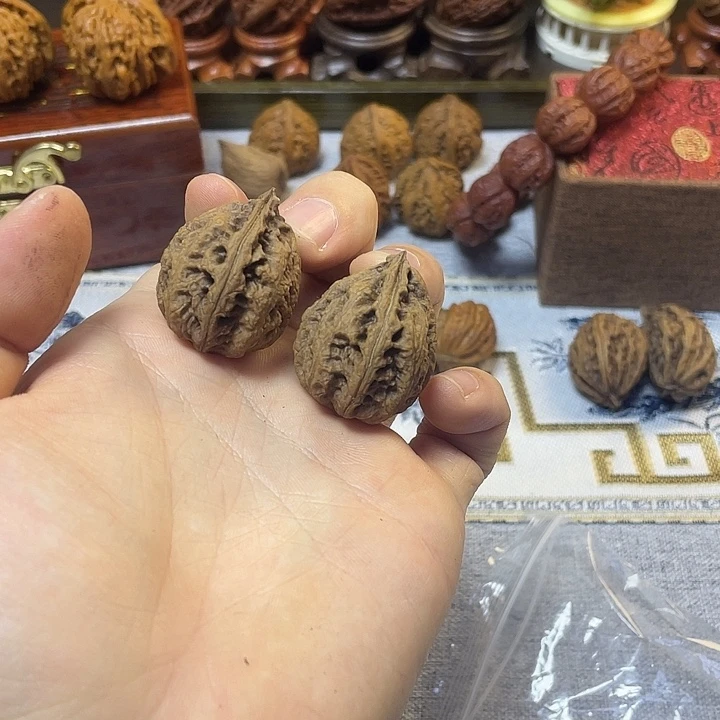 核桃东北楸子手把件