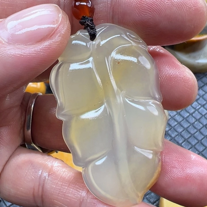 石英质玉（黄龙玉）颈饰未镶嵌