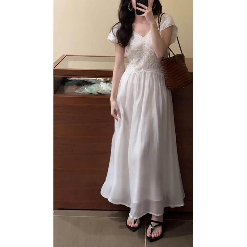 女神仙气飘飘小众法式泡泡袖蕾丝显瘦穿搭气质时尚收腰A字连衣裙