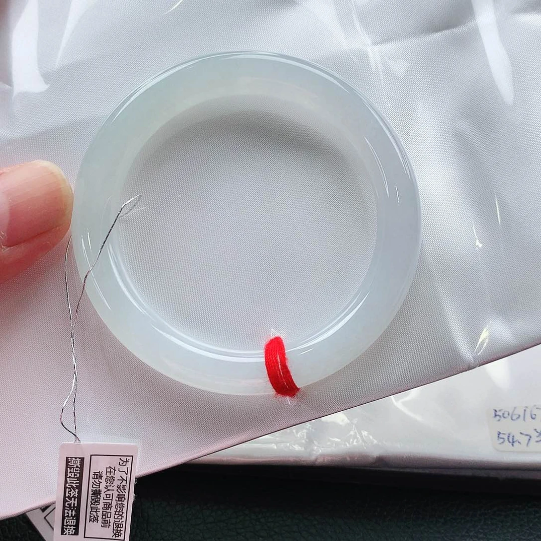 翡翠手镯未镶嵌鲸*?天然翡翠手镯