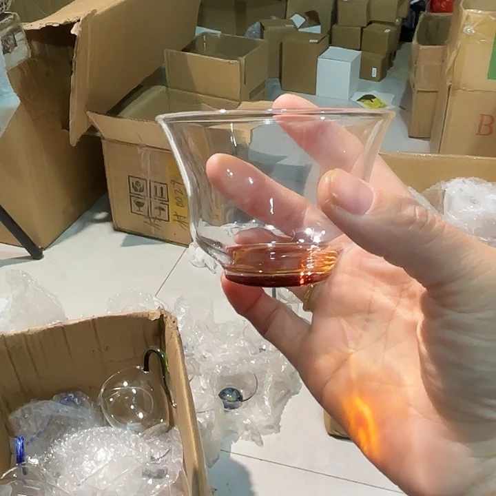 清杯虎珀两个。