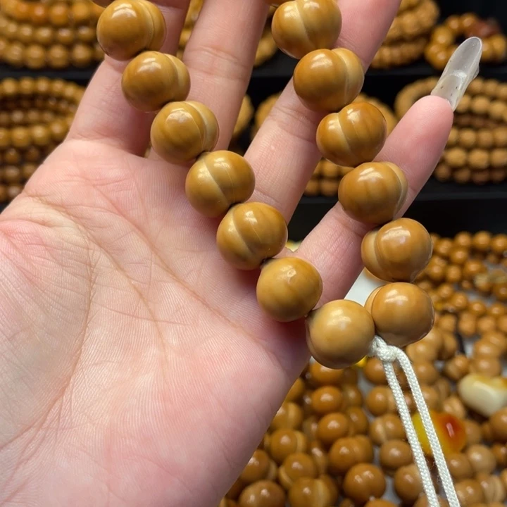 满***堡猴头核桃吊坠微瑕屁桃