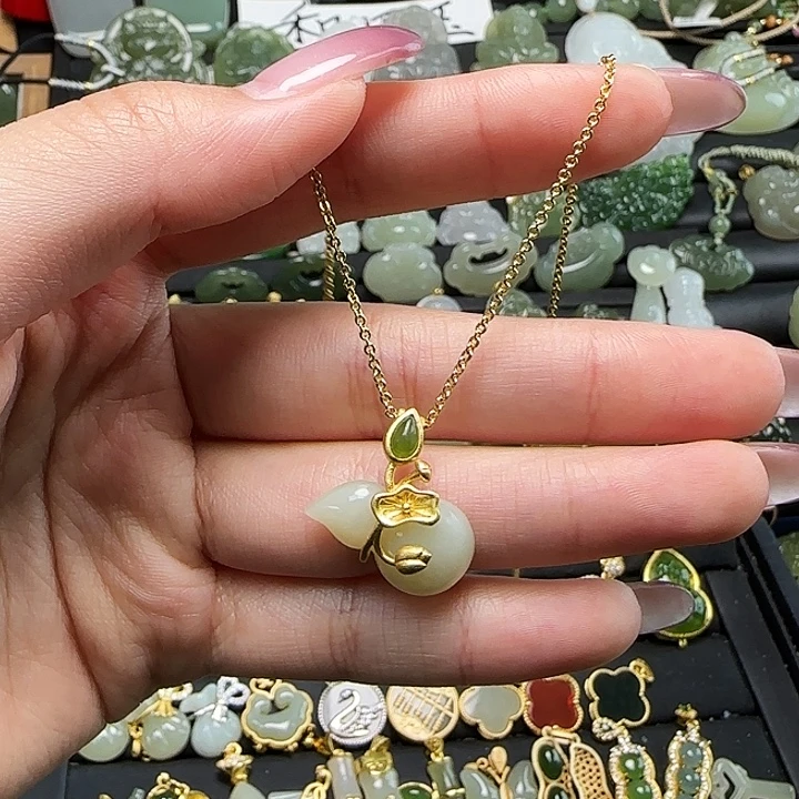 和田玉银S925镶嵌吊坠(赠链)