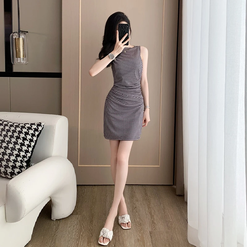 高级质感无袖连衣裙夏季新款法式优雅气质黑白格纹收腰显瘦包臀裙