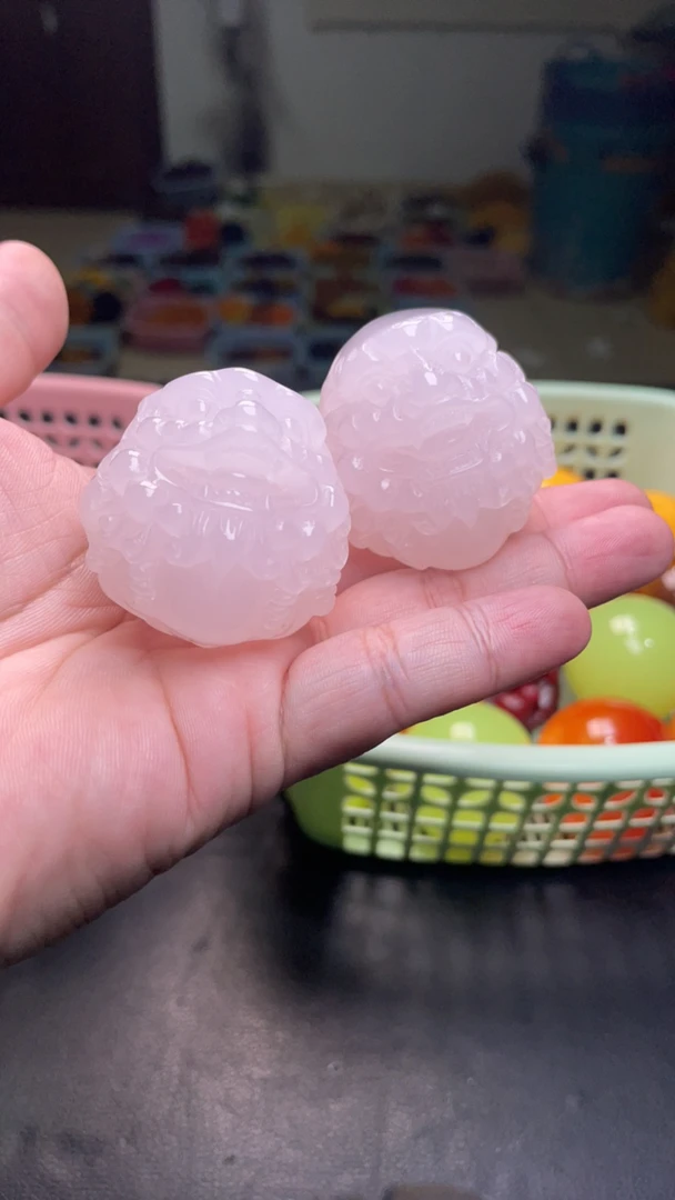 B298  血沉宝狮子头（一对）吊坠